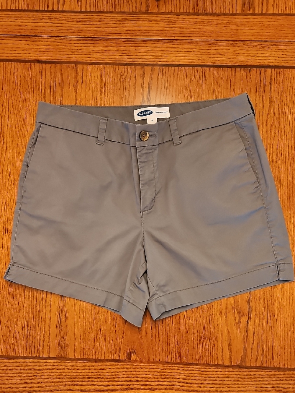 Old Navy Everyday Short Women's Dark Gray Chino Shorts Size 12 Mid-Rise Pockets